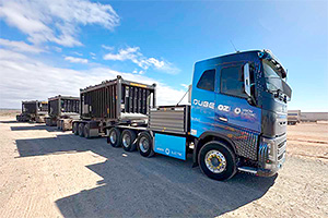 În Australia există un camion electric 8x6, cu rol de tren de uscat, care tractează 3 remorci la o masă totală de 170 tone