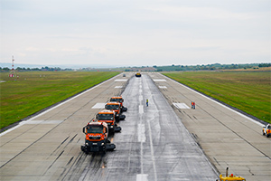 (VIDEO) Cum arată pista principală a aeroportului Chişinău, renovată pentru prima dată în ultimii 36 de ani
