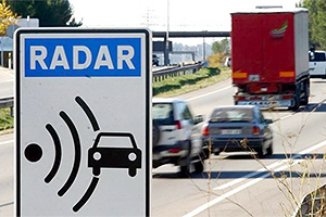 Pe drumurile din România vor fi instalate sute de camere video cu radare automatizate, dar tot un poliţist le va procesa manual