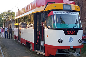 Echipa de ingineri, care a produs primul autobuz electric din Moldova, a modernizat trei tramvaie din Odessa
