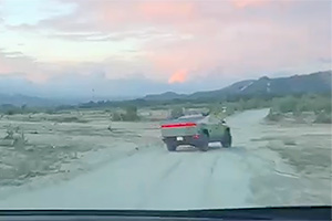 (VIDEO) Tesla a scos noul Cybetruck în offroad în Baja, Mexic, transmiţând live performanţele acestuia