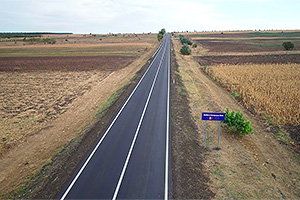 Trei drumuri noi alăturate, între 8 sate din Moldova, au fost reabilitate la standarde europene