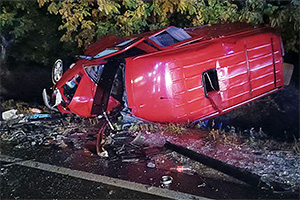 Şoferul unui BMW X5 ieşit pe contrasens a provocat un accident grav astă noapte lângă vama Sculeni, care a necesitat intervenţia a două echipaje de pompieri salvatori