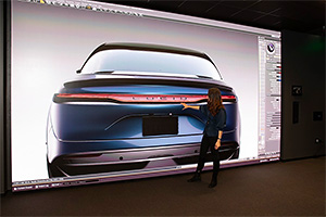 Lucid va concepe designul digital al maşinilor sale folosind un ecran uriaş Samsung, de 255 inch