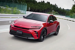 (VIDEO) Toyota a lansat noul Crown Sport în Japonia, un model cu un design de supercar italian