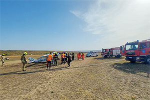 Un avion de mici dimensiuni a aterizat forţat în Moldova, 5 echipaje de pompieri şi salvatori au asigurat securitatea zonei de aterizare