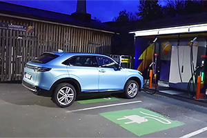 (VIDEO) Un norvegian s-a pomenit cu bateria supraîncălzită la Honda eNy1 electrică şi arată cât e de stângaci modelul electric nipon