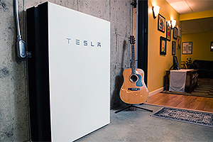 O reţea electrică din SUA vrea să instaleze baterii Tesla Powerwall în casele tuturor consumatorilor săi