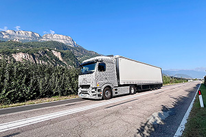 Un camion electric Mercedes eActros 600 a parcurs 530 km cu un singur plin al bateriilor, trecând şi munţii Alpi