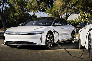 Modele Lucid vor putea încărca alte maşini electrice, aflate la limita energiei în bateriile lor