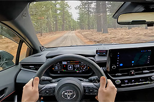 (VIDEO) Un proprietar de Toyota GR Corolla arată cum trebuie condusă o maşină sport cu gene de raliu