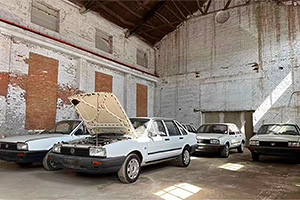 Mai multe exemplare clasice VW Santana au fost descoperite într-un depozit din China, toate fiind noi