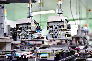 Chinezii de la BYD anunţă construcţia unei fabrici uriaşe pentru producţia bateriilor cu stare solidă, înainte ca acestea să fie dezvoltate