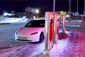 (VIDEO) Condusul unei Tesla Model 3 LR Highland la -27 grade Celsius prin Norvegia, pe o distanţă de 1.000 km, arată unde excelează Tesla faţă de alte maşini electrice