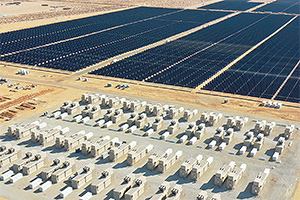 Cel mai mare parc fotovoltaic cu centrală de baterii alăturată din SUA a fost conectat la reţea, având baterii chinezeşti şi sud-coreene