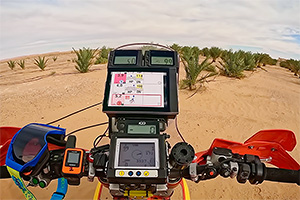 (VIDEO) Cum se descifrează navigaţia pe rulou de hârtie din raliul Dakar, fără sisteme GPS