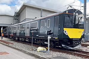 Un tren electric cu baterii a marcat un record de autonomie cu un singur plin în Marea Britanie, uitând de invenţia fraţilor Siemens de acum 145 ani