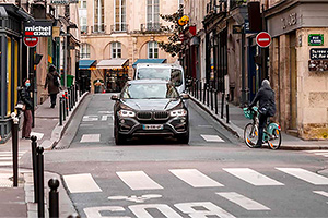 Parisul a votat să tripleze preţul parcărilor pentru SUV-uri, inclusiv cele electrice