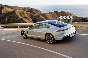 Porsche a lansat noul Taycan facelift, modelul care aduce progrese consistente în tehnologie şi se apropie de Tesla Model S Plaid în puterea livrată