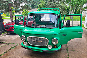 Aceasta e singura camionetă Barkas B1000, care a ajuns acum să fie vândută în SUA, de către un colecţionar de Dacia şi Trabant