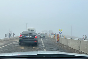 Un accident major, cu peste 10 automobile implicate, s-a produs pe traseul M3 din Moldova, pe o porţiune unde au loc lucrări, în condiţii de ceaţă