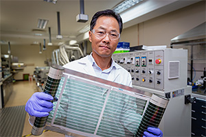 O echipă de ingineri din Australia a creat panourile fotovoltaice flexibile, care se imprimă pe role de pelicule, la un printer