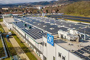 ZF a inaugurat o fabrică exemplară în Cehia, cu zero emisii, panouri fotovoltaice şi pompe de căldură, unde va produce componente pentru maşinile electrice