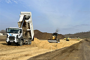 Peste 60 de camioane şi utilaje muncesc la construcţia în ritm accelerat a centurii oraşului Vulcăneşti din Moldova