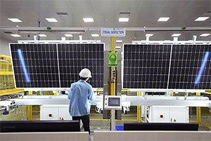 Cel mai mare producător de panouri fotovoltaice din lume, Longi, a anunţat concedieri de mii de angajaţi
