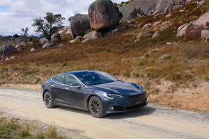 (VIDEO) Această Tesla Model S din Australia are 707.000 km parcurşi şi abia de curând şi-a schimbat prima baterie