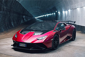 (VIDEO) Cum sună motorul V10 al lui Lamborghini Huracan STO într-un tunel, turat în acceleraţii intense şi înregistrat cu echipament audio de vârf