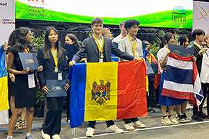 Doi tineri inventatori din Moldova au luat medalia de aur la un concurs internaţional din SUA pentru invenţia lor de generare autonomă a apei potabile şi pentru irigare în agricultură