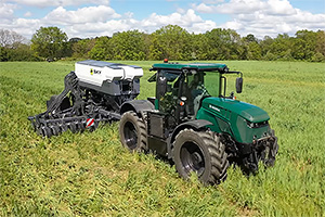 Un start-up din Franţa a creat primul tractor electric agricol mare din ţară, care poate munci timp de 8-12 ore neîntrerupt