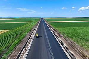 Proiectul construcţiei autostrăzii A13 din România, de 164 km, între Braşov şi Bacău, prinde contur prin primul contract semnat