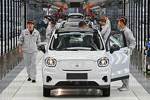Chinezii de la Leapmotor au dat startul producţiei la fabrica din Polonia a primelor maşini electrice cu care să concureze cu Dacia