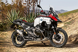 BMW a dezvăluit noua motocicletă R 1300 GS Adventure, generaţia nouă a unei legende, cu design rectangular în zona rezervorului