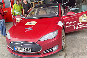 (VIDEO) Tesla Model S cu cel mai pare parcurs din lume a atins 2,1 milioane km parcurşi şi a mai făcut o reparaţie la motor între timp