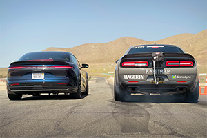 (VIDEO) Două cele mai puternice maşini pe care le-a produs America vreodată, Dodge Demon 170 şi Lucid Sapphire, şi-au măsurat forţele în întreceri directe