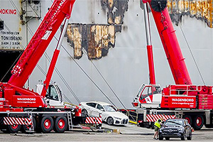 BMW luptă pentru a opri vânzarea maşinilor recuperate de pe nava Fremantle Highway, care a luat foc acum un an