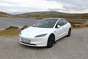 (VIDEO) Un youtuber din Norvegia a reuşit să obţină un consum fascinant de mic cu noua Tesla Model 3 Highland, într-un exemplu elocvent de ce Tesla e lider în industrie