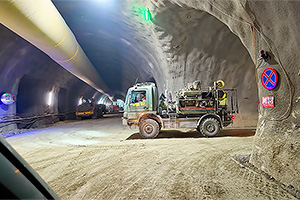 (VIDEO) Cum se munceşte în prezent la excavarea primului tunel de autostradă din România, de pe A1, prin noua metodă austriacă