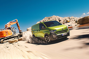 VW a lansat noile Transporter T7 şi Caravelle, bazate pe o platformă Ford, care debutează în versiuni electrice, diesel şi plug-in hibride