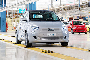 Stellantis prelungeşte pauza în producţia modelului electric Fiat 500e pentru încă o lună, indicând o cerere slabă pentru el