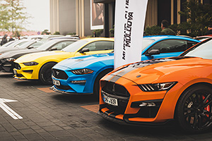 Peste 20 de exemplare Ford Mustang din Moldova şi România, moderne şi clasice, au fost expuse şi au defilat la Chişinău