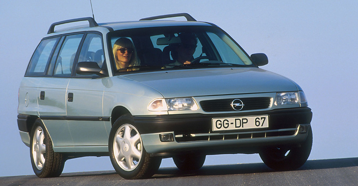Poza istorică a zilei: Opel Astra F