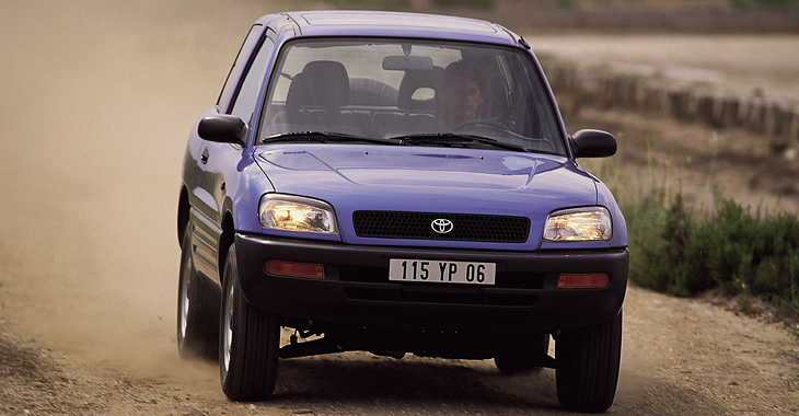 Poza istorică a zilei: Toyota RAV4, anul 1994