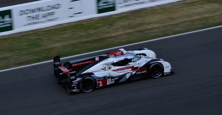 Le Mans 24h LIVE: răsturnare de situaţie – Audi cedează poziţia de lider din cauza problemelor tehnice, Porsche preia întâietatea
