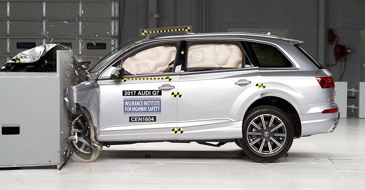 Noul Audi Q7 a trecut cu brio testele de siguranţă IIHS! (Video)