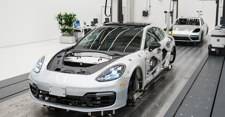Noua Porsche Panamera stabileşte noi standarde în producţia auto