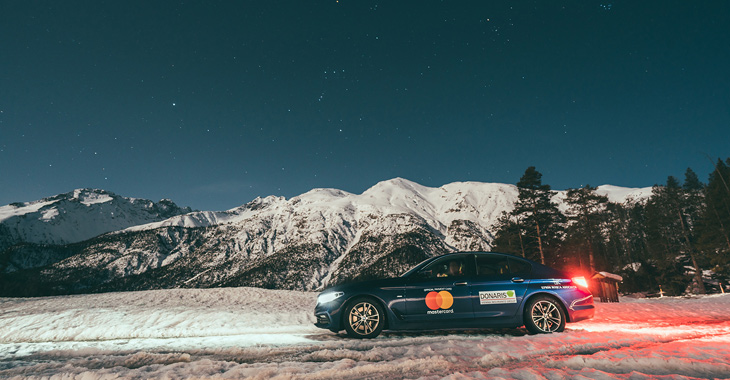Expediţia la costum, în locuri de basm! Printre munţi, stele şi clar de lună cu BMW Seria 5!
